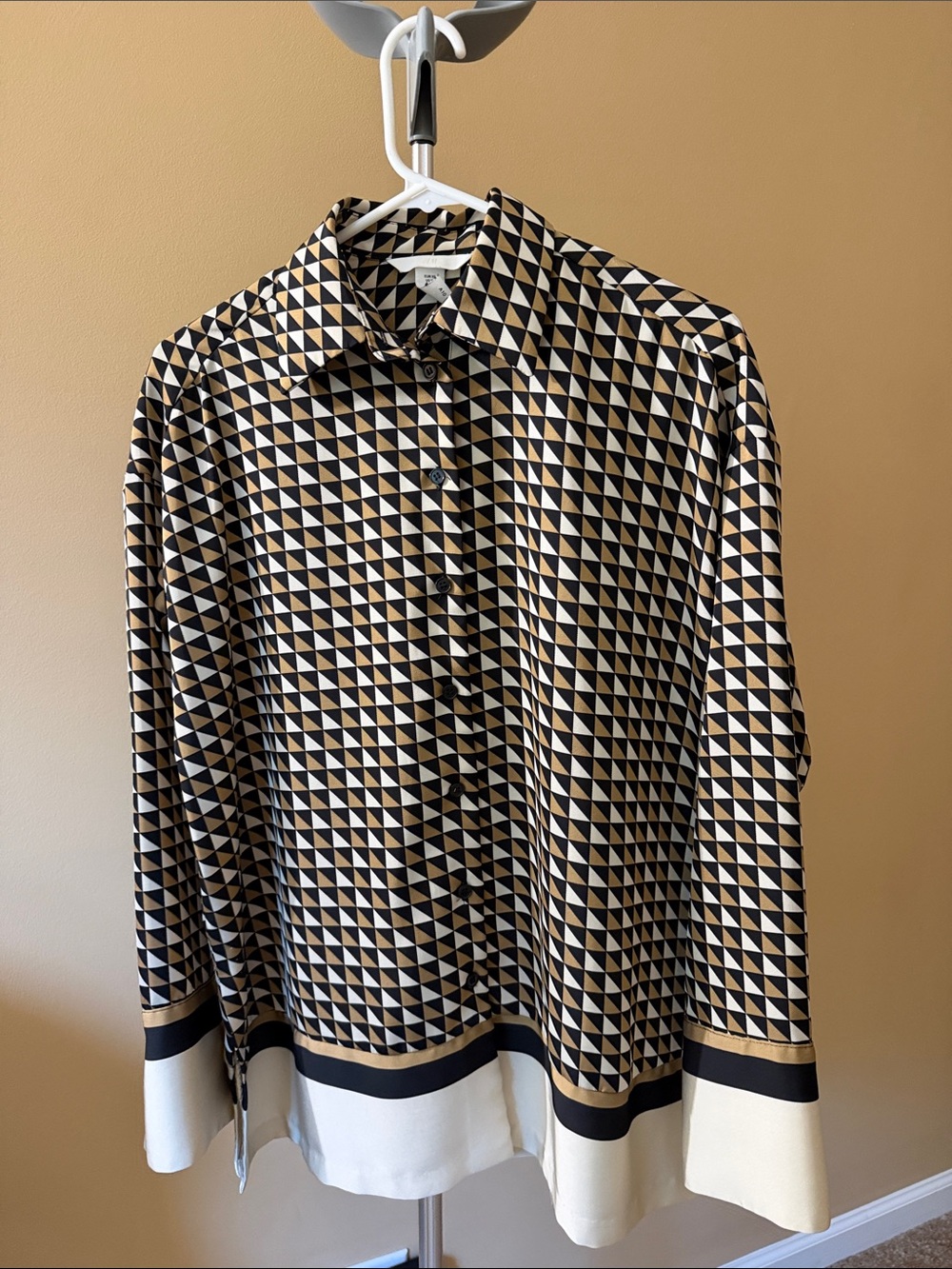 Women’s Geometric Print Button-Up Shirt in Black, Tan & White